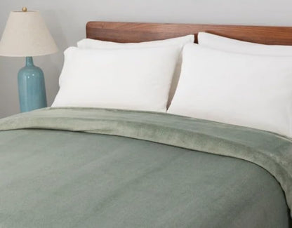 Berkshire Blanket & Home Co. Extra Plush |King | 284 cm x 234 cm |112 in. x 92 in. |Sage Green